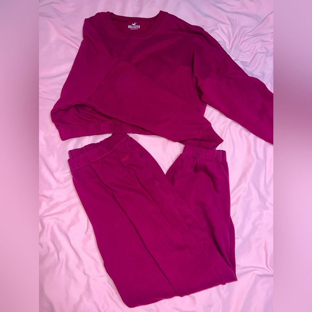 Large maroon lounge sweat set from Hollister with cropped crewneck